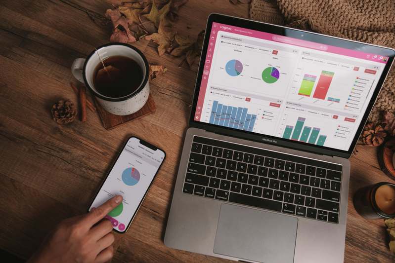Illustration of a focused writer using AI tool dashboard with clean interface and real-time suggestions
